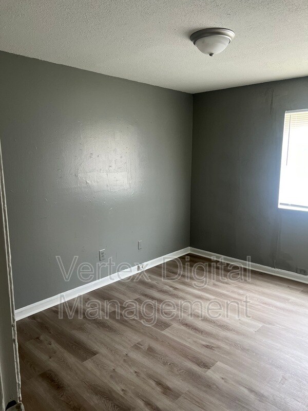 Foto del edificio - 3390 Benbow Dr