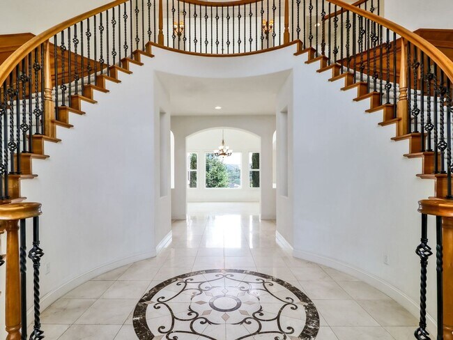 Building Photo - Beautiful custom home in The Promontory in...