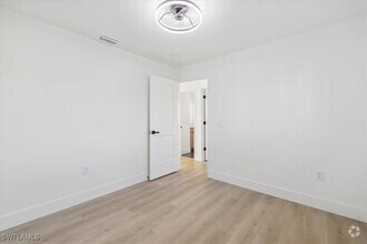 Building Photo - 4419 N Bay Cir