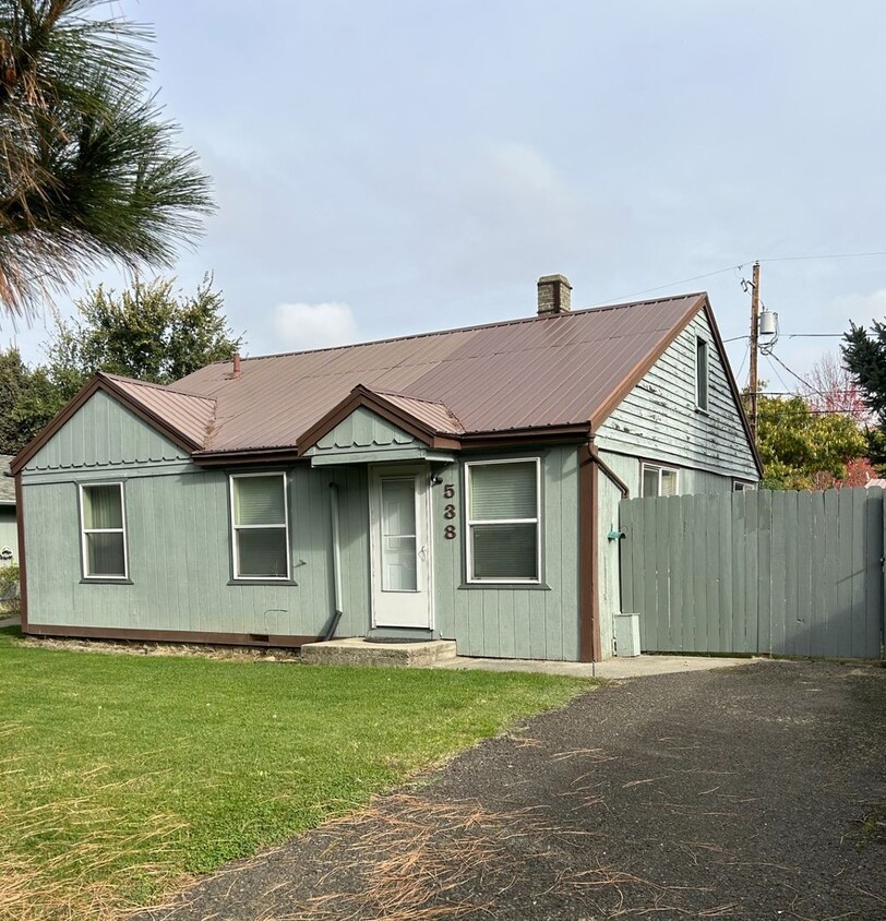 Primary Photo - 2 bedroom 1 bathroom Single Family Home