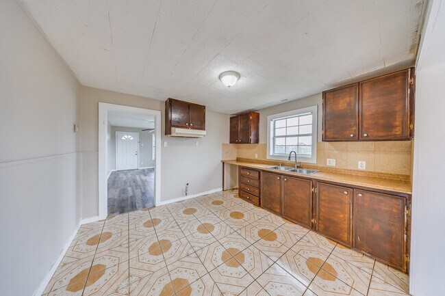 Building Photo - 13034 Emporia St