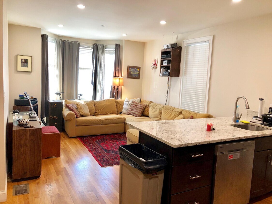 15 Plymouth St Unit 1, Cambridge, MA 02141 15 Plymouth St Cambridge