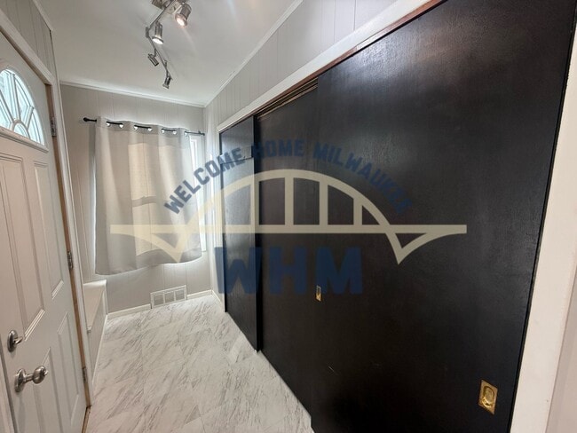 Foto del edificio - 2240 W Lawn Ave