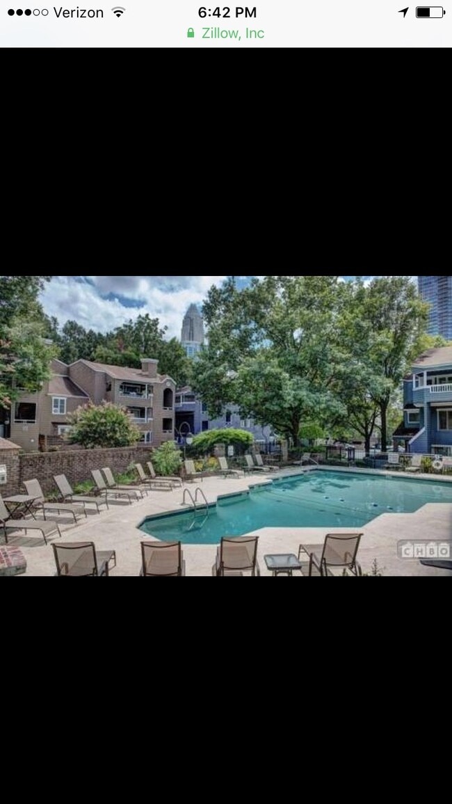 Foto del edificio - 417 W 8th St