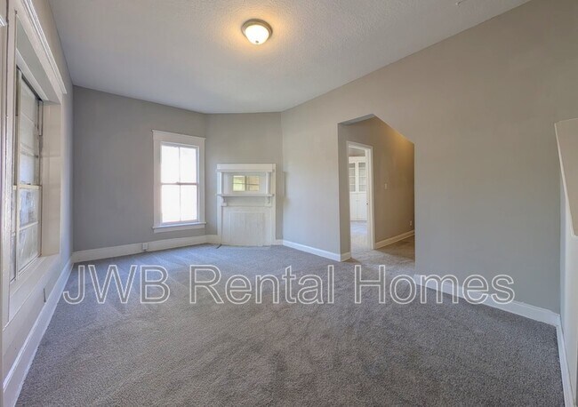 Foto del edificio - 421 Golfair Blvd