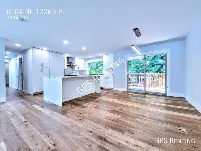 Building Photo - Beautiful Bed 3, Bath 3, home!