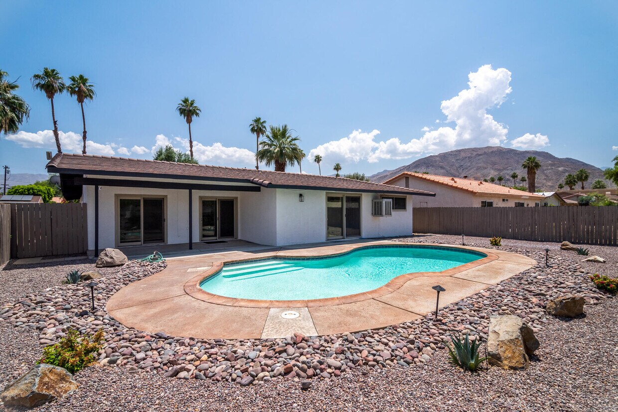 Foto principal - 73100 Santa Rosa Way