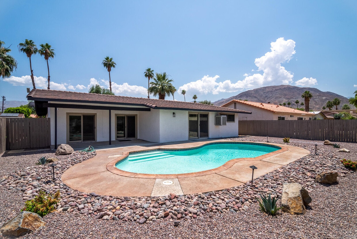 Primary Photo - 73100 Santa Rosa Way