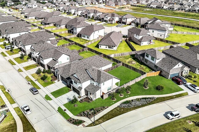 Foto del edificio - 21059 Montego Breeze Ln