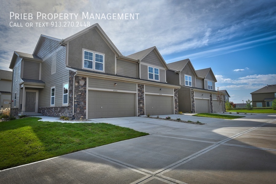 Primary Photo - Townhomes At The Reserve