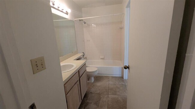 Foto del edificio - 4061 Crockers Lake Blvd