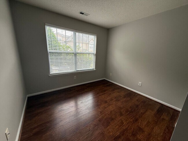 Foto del edificio - 2 bedroom condo in Williamsburg! Available NOW!