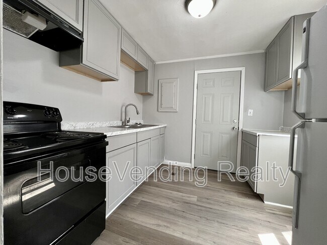 Foto del edificio - 310 Norris Ave