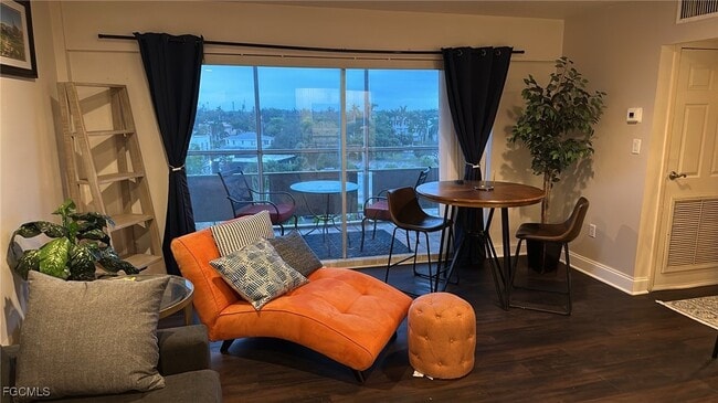 Foto del edificio - 2350 W First St
