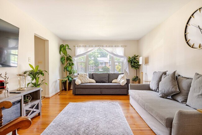 Foto del edificio - 7527 Fairwood Ln