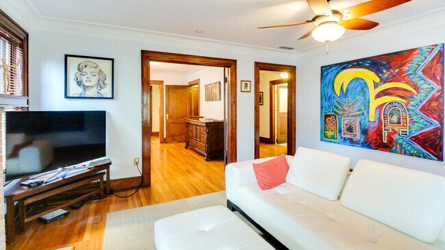 Building Photo - 648 Linwood Ave NE