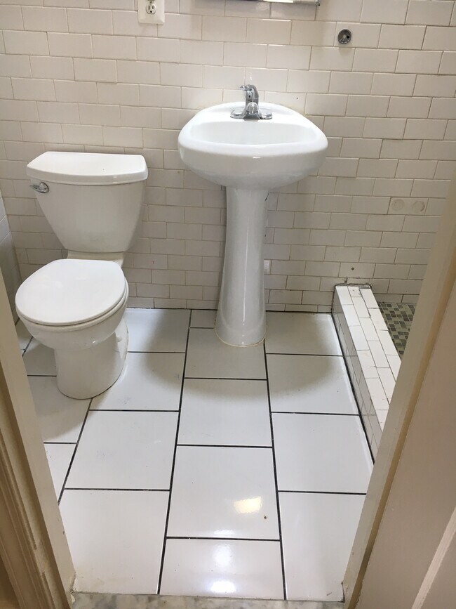 Baño 2 - 6527 Ivy Hill Dr