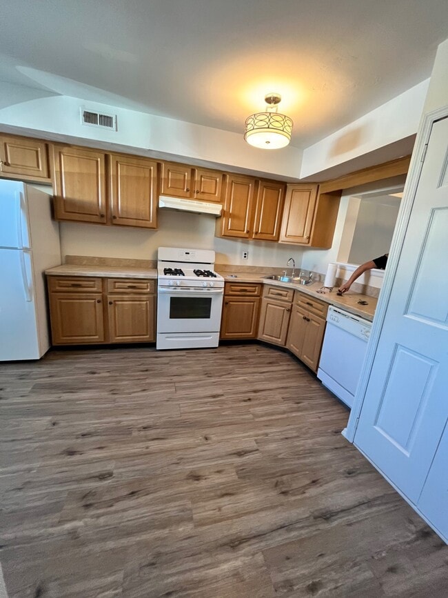 Building Photo - 58 Seguine Pl