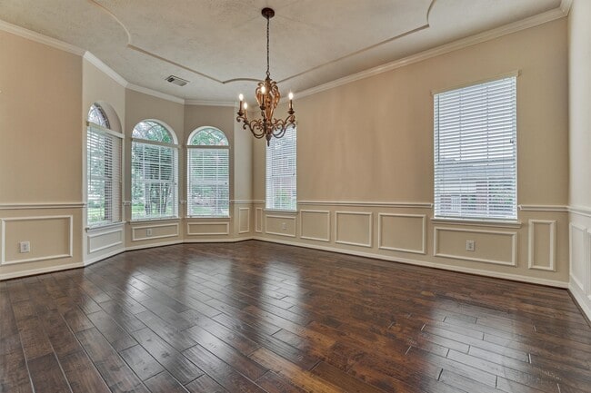 Building Photo - 6615 Haughton Dr