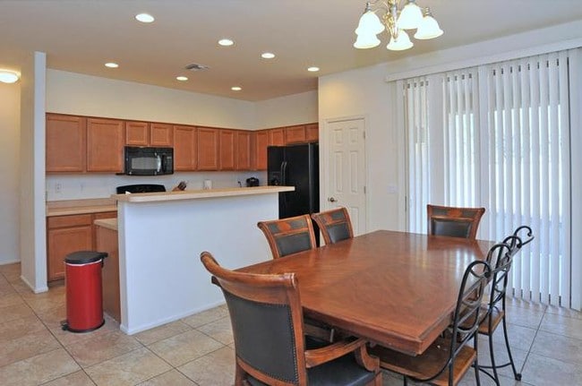 Building Photo - 11822 W Farmall Dr