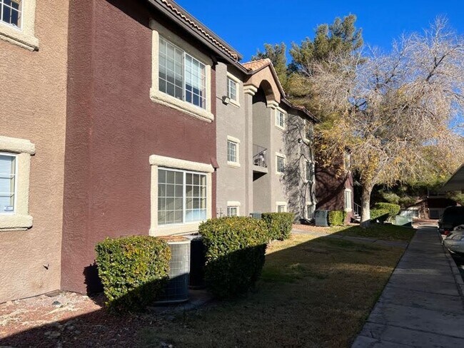 Building Photo - Two Bedroom/Two Bathroom Condo