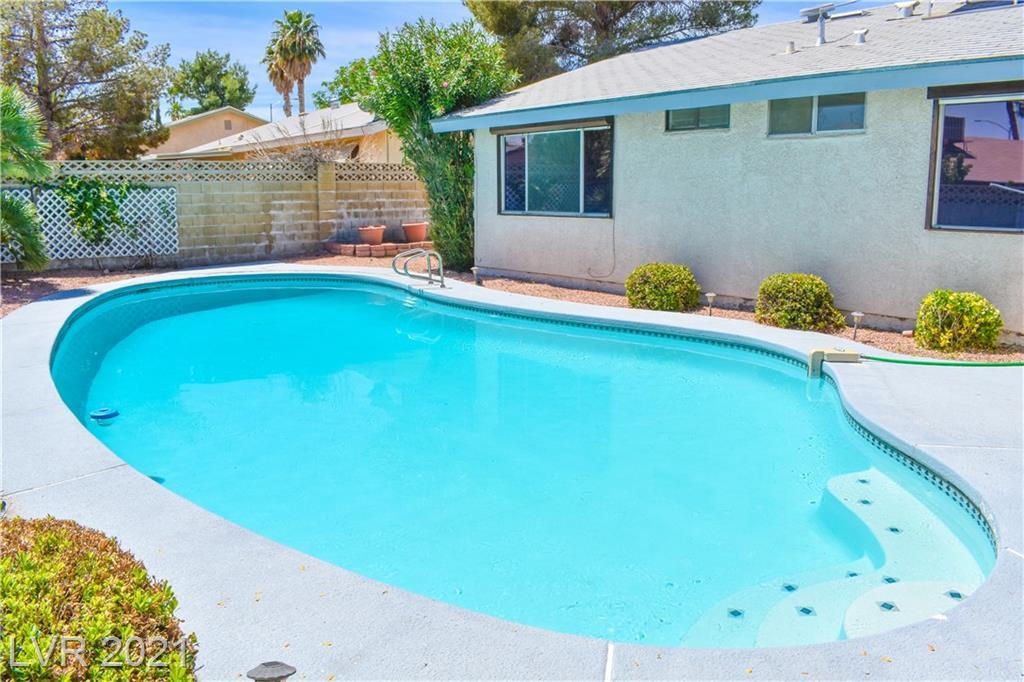 Primary Photo - 600 Hidden Valley Dr