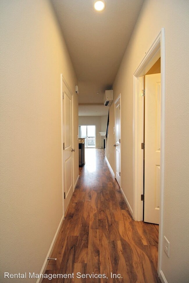 Building Photo - 3 br, 2.5 bath House - 12842 SE 155th Ave