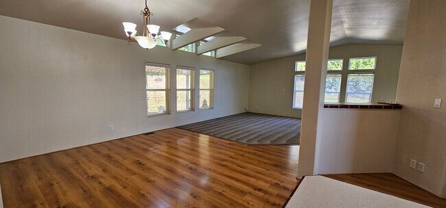 Building Photo - Horse Property on 2.5 Acres Minutes to Downtown Grants Pass
