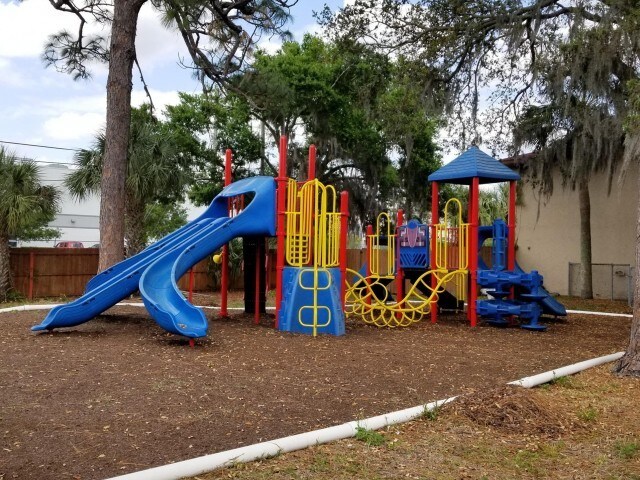 Parque infantil - Cypress Place Apartments