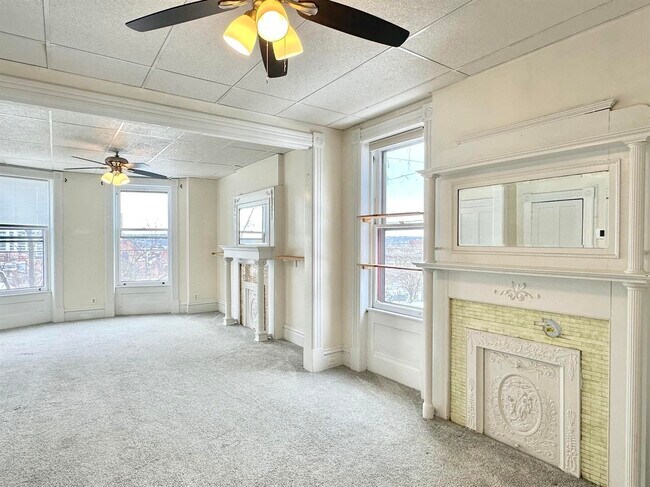 Building Photo - 270 8th St