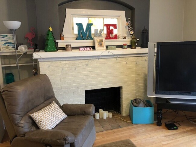 Foto del edificio - 3358 N Downer Ave