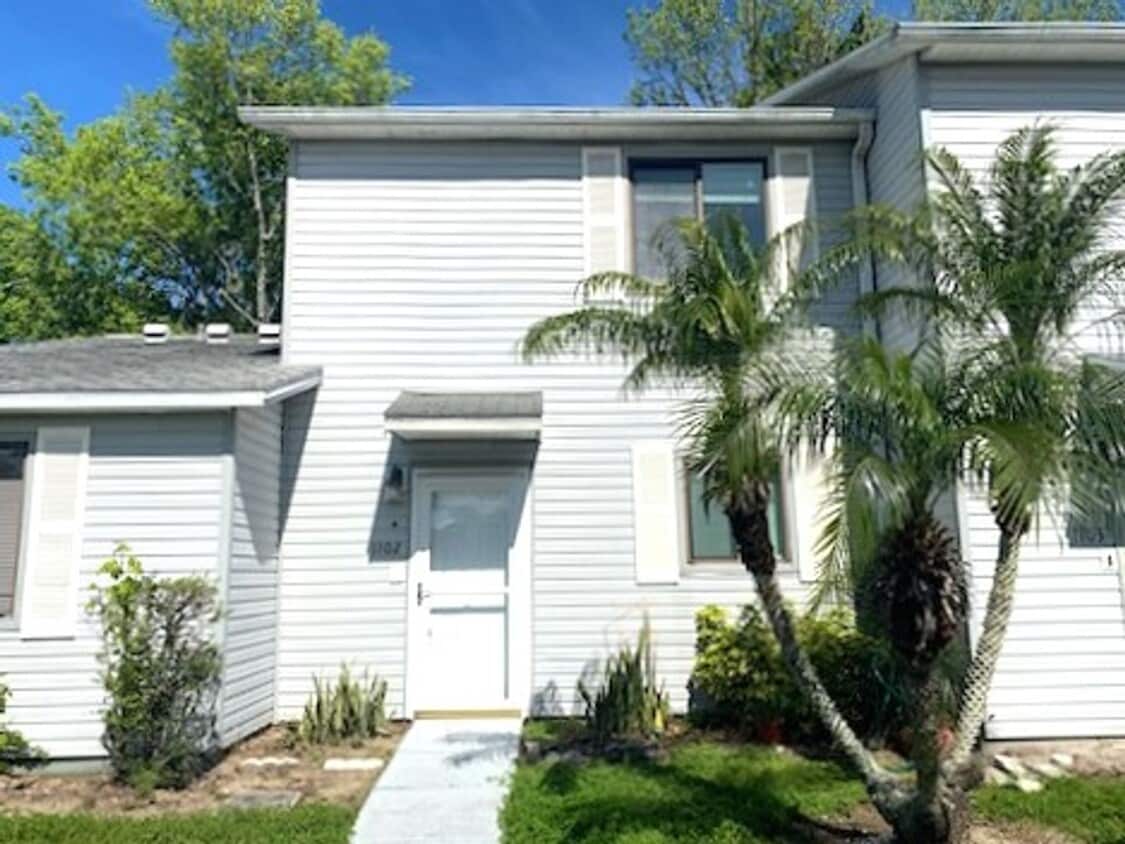 1102 Deer Springs Rd