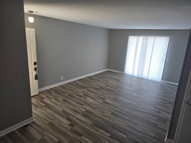 Photo - 555 N Dupont Ave Apartment