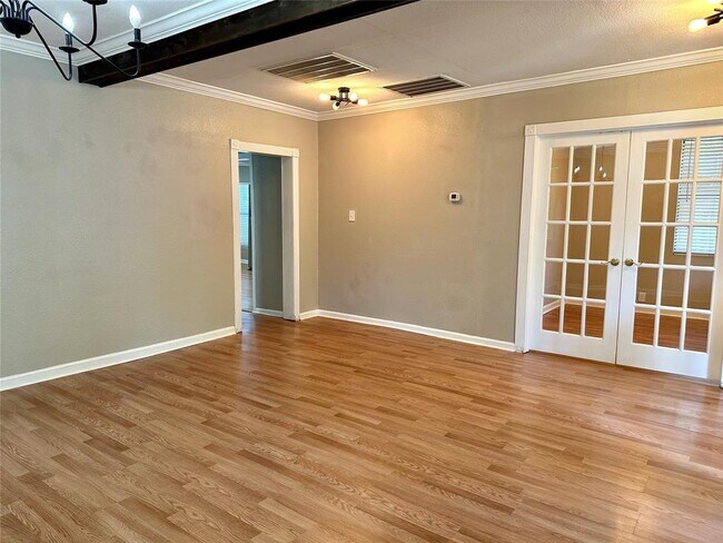 Foto del edificio - 1404 Forest St