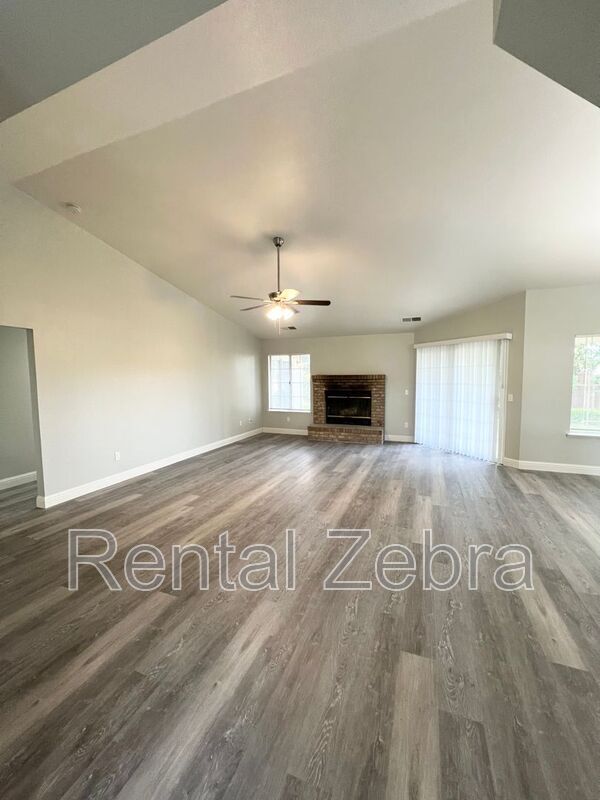 Foto del edificio - 1002 Deerfield Ct