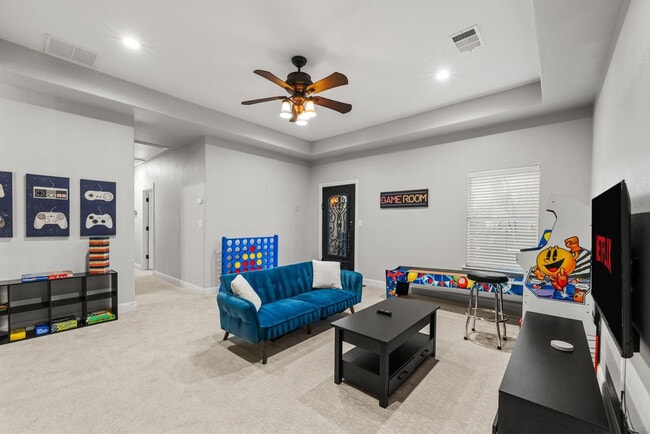 Building Photo - 200 Cove Dr