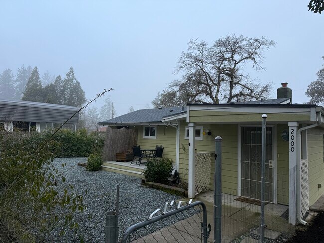 Foto del edificio - 2000 Lampman Rd