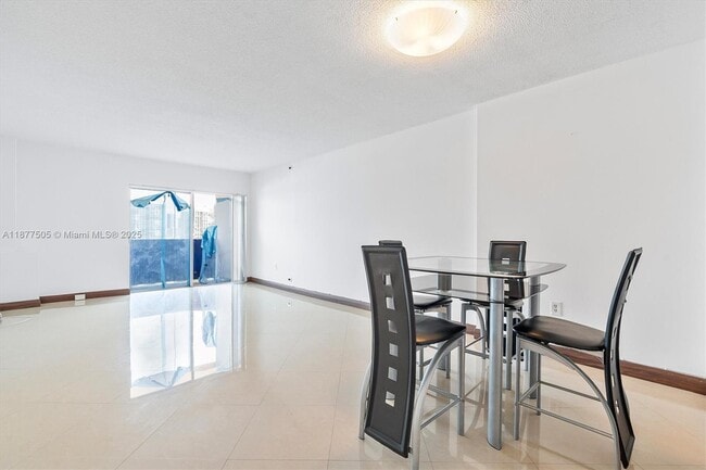 Building Photo - 400 Kings Point Dr