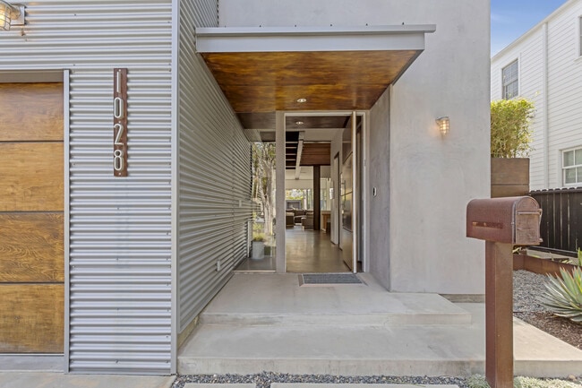 Building Photo - 1028 23rd St