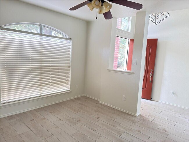 Foto del edificio - 1602 Vera Way