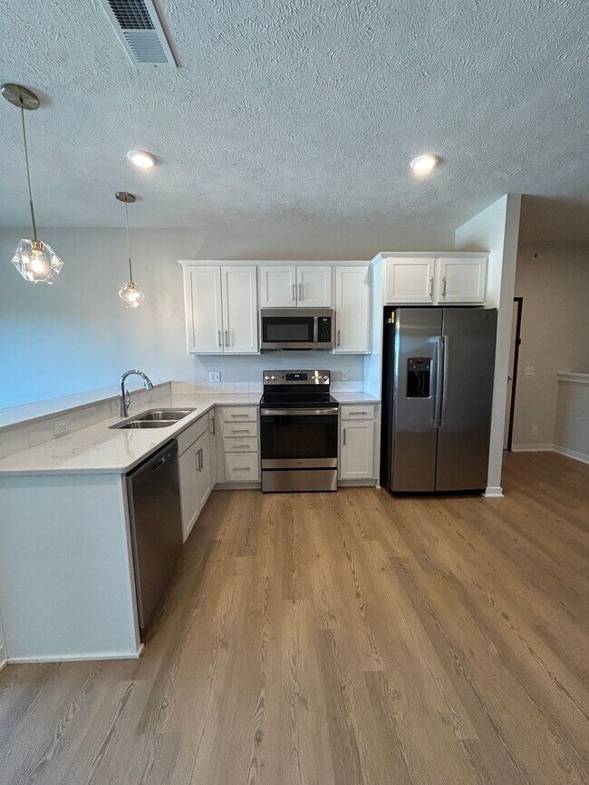 Building Photo - Elkhorn Landing Rentals (20605 Elkhorn Dr.)