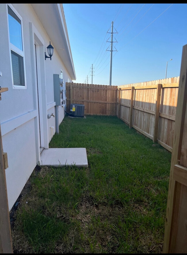 Building Photo - 5106 N Winona Dr