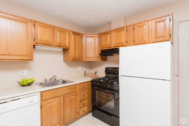 2BR, 1BA - Kitchen - Old Towne Village