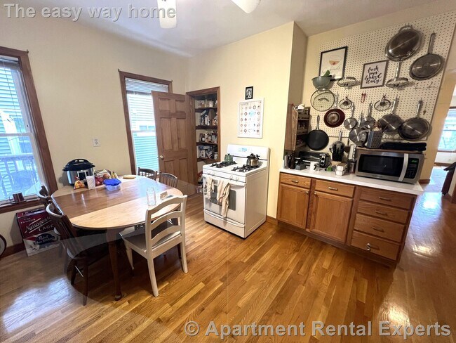 Building Photo - Somerville/Porter  Square 3 Bedroom