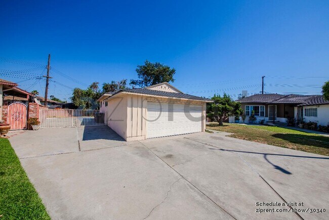 Building Photo - 12716 Benfield Ave