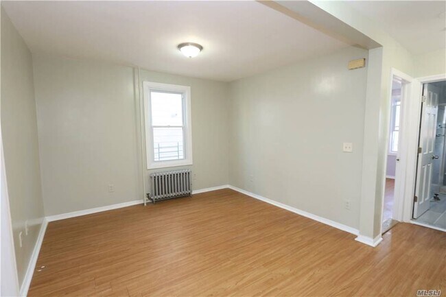 Foto del edificio - 161-10-161-84 84th Ave