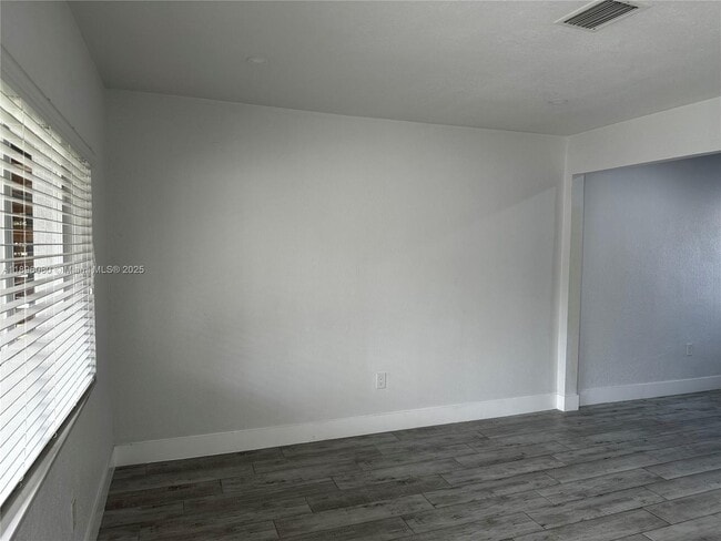 Foto del edificio - 6844 NW 5th Ave