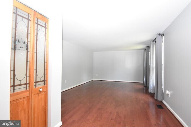 Foto del edificio - 8673 Cooperhawk Ct