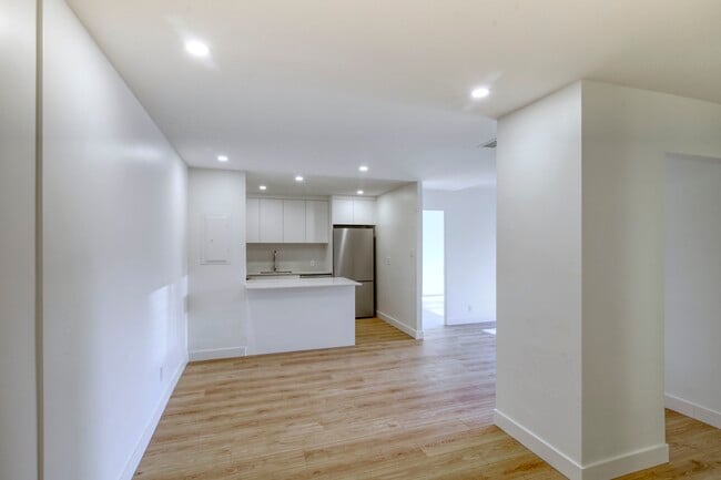 Building Photo - 3555 Cote-des-Neiges Road