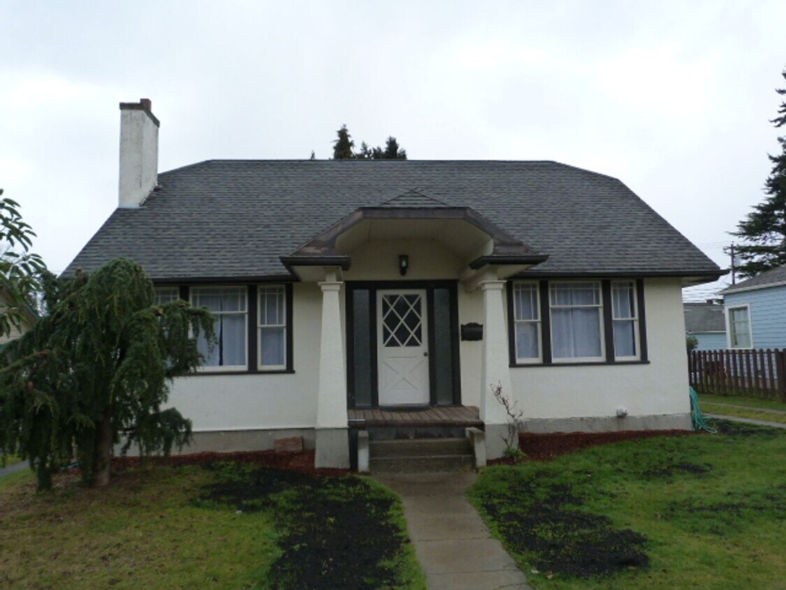 1121 E 3rd St, Port Angeles, WA 98362 House Rental in Port Angeles